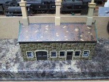 Hornby r502 station building - hornby,