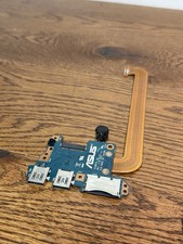 ASUS ZenBook UX305CA I/O USB