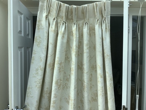 Triple pinch pleat - pinch,