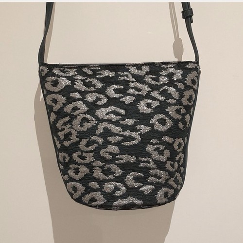 Oliver bonas crossbody leopard - bonas,
