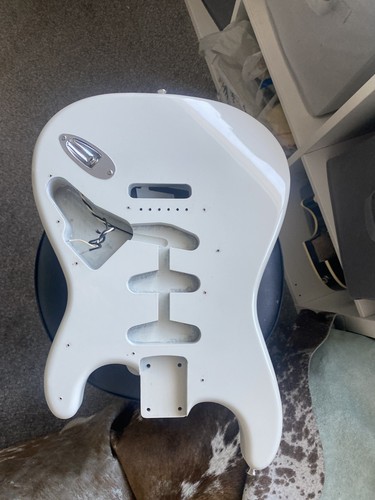 Gloss white stratocaster body - white,