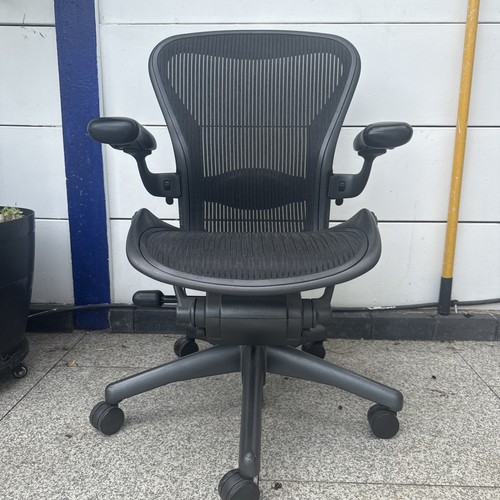 Herman miller aeron - miller, size