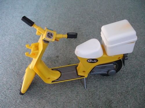 Vintage sindy yellow - vintage, scooter
