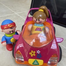 Vintage ELC Tolo First Friends Car with 2 Click Clack Figures.