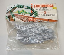 1960s Airfix OO scale Footbridge - Trackside Accessory (bagged)