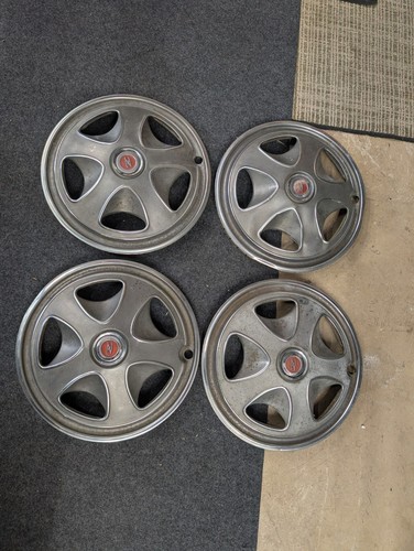 Set datsun 240z hubcaps - of,