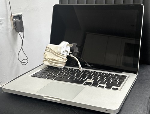 Macbook pro 2011 inch - 2011, with