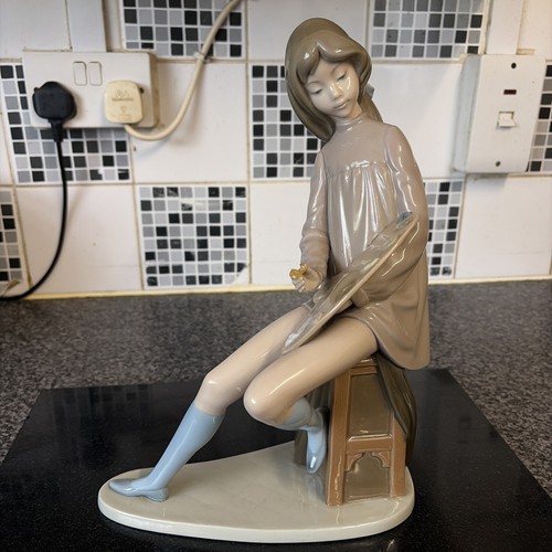 Nao lladro little - by,