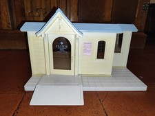 Sylvanian Families General Hospital Doctors Surgery Clinic With Accessories