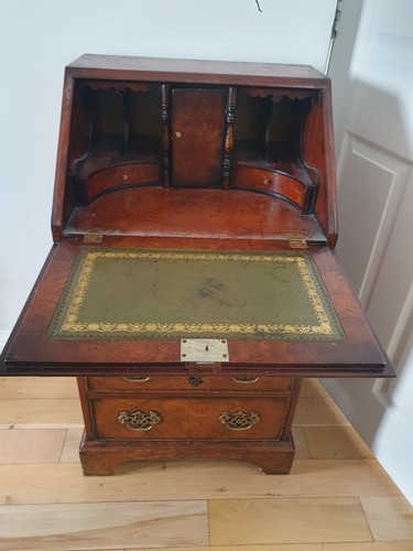 Petite antique queen anne - antique,