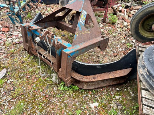 Muck scraper tractor - scraper, point