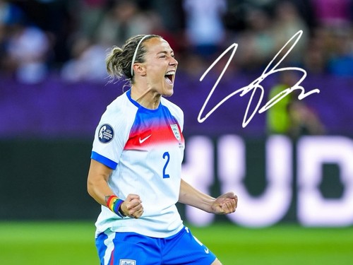 Lucy bronze signed 6x4 - lucy, photo