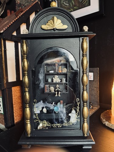 Diorama picture window dolls - picture,