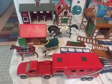 Breyer 59197 Red Stable Set Stablemates Stable 1:32 scale horse toy model horses