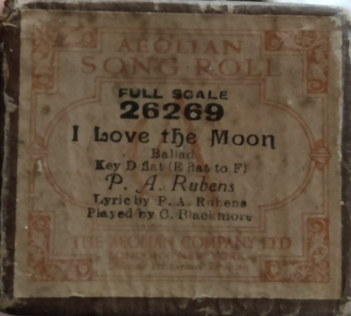 Love the moon - p, a