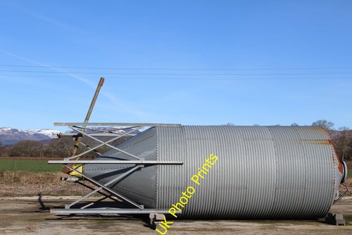 Photo grain silo near mains - silo,
