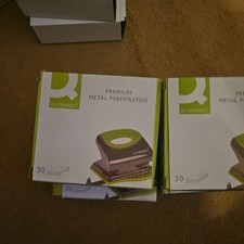 4xQ-Connect Premium Hole Punch