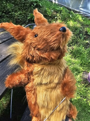 Red squirrel arm - red,