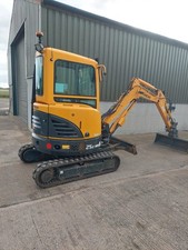 HYUNDAI 25Z-9AK DIGGER & NUGENT 12 X 6 PLANT TRAILER 
