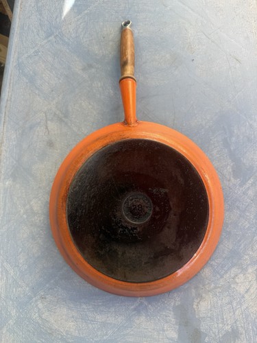 Vintage creuset cast - le,