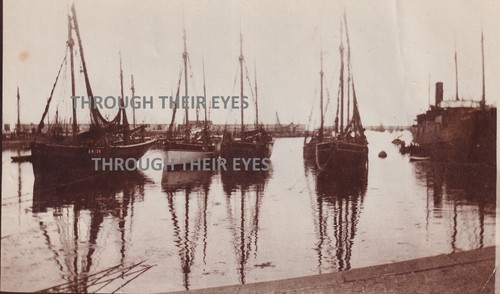 Original photo fishing boats - photo,