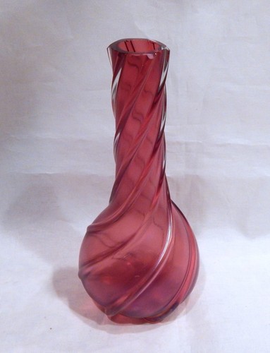 Kralik glass cranberry swirl - cranberry,