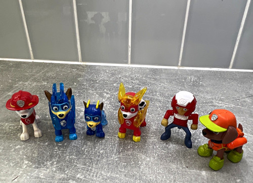 Paw patrol action figure - paw,