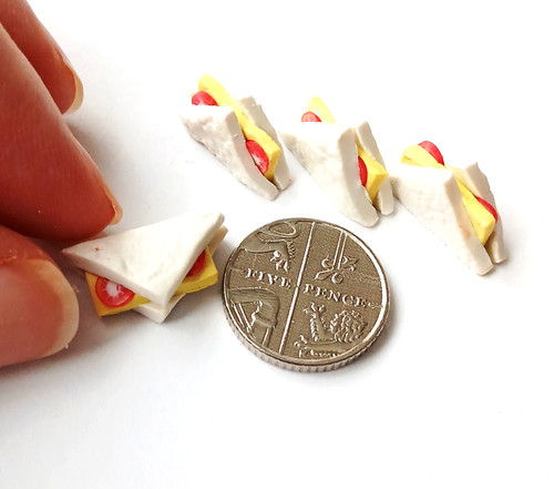 Dolls house miniature 4 - 1:12, *