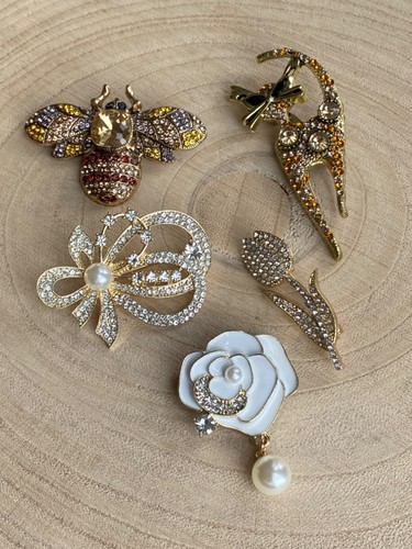 Brooches job lot - brooches, zircon