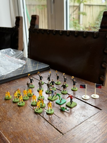 Subbuteo c133 ball boys