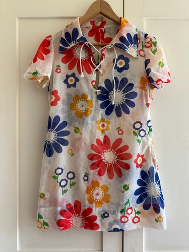 True vintage 1960s flower - true,