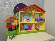 Peppa Pig Day and Night House Play Set Lights Sounds Figures and Furniture