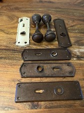 VINTAGE ART DECO BAKELITE DOOR HANDLES / KNOBS AND FACE PLATES GOOD USED