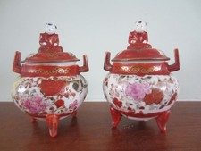 2 Kutani 10cm high 3 legged bowls with lids in good condition