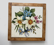 Vintage wood and ceramic tile trivet table pan stand daffodil narcissus Cottage