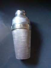 Cocktail Shaker in Silver Plate and in good condition