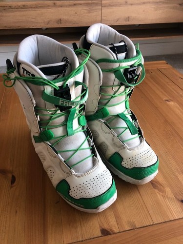 White and green northwave - and,