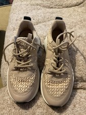 Women’s Dark Beige Trainer