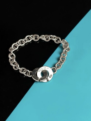 Tiffany 1837 interlocking - &,