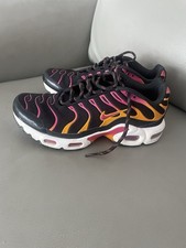 Nike Tns size 4 woman’s shoe. Orange and pink 