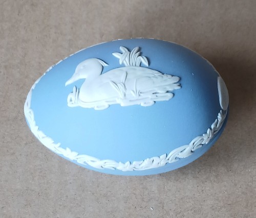 Wedgwood blue jasper - wedgwood, tufted