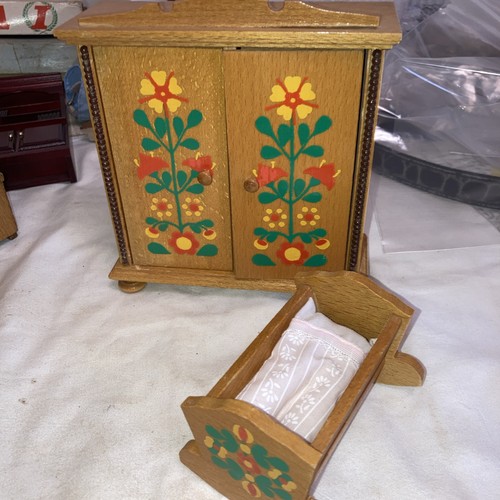 Dolls house furniture 12th - house, 1/12th