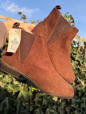 BNWT Womens Brown Chelsea