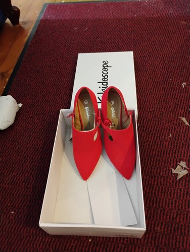 Red suede ankle shoe - red,