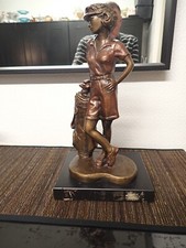 AMAZING - AUSTIN PRODUCTIONS -  LADY GOLFER  By ALICE HEATH - ON PLINTH - LOOK