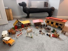 schleich Stable, field shelter, horses, car, trailer, show jumping equiment +