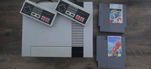 Original nes console - console, pads