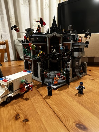 Moc arkham asylum building - arkham,