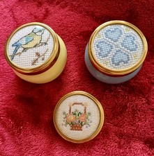 2 Vintage Framecraft Round