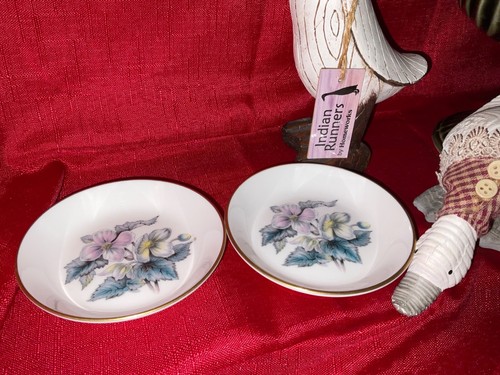 Royal worcester small pin - worcester,